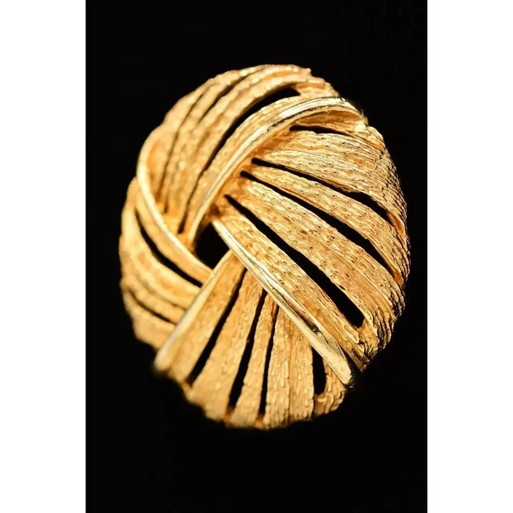 Art Vintage Round Pin Brooch Brushed Textured Gold Signed Chunky 1950s Bin4